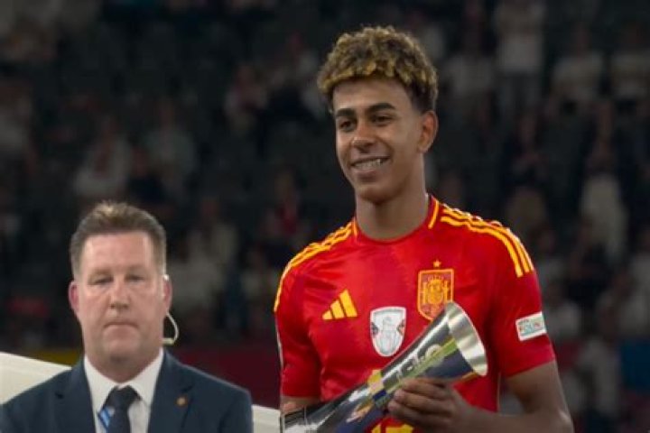 Lamine Yamal, youngest starter ever in the Champions League
