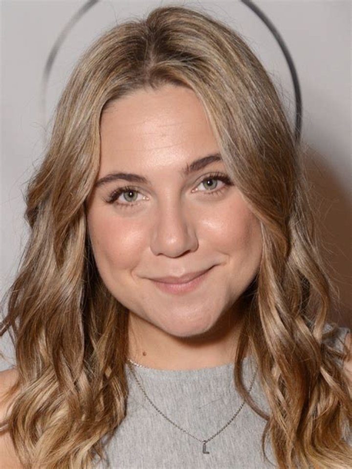 Lauren Collins Biography, Height & Life Story Super Stars Bio