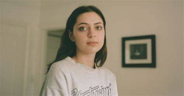 Lizzy McAlpine Is Finding Her Own Way WERS 88.9FM