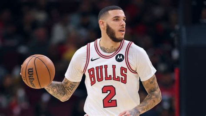 Lonzo Ball's Girlfriend Inspires Him after Drama with the Mother of His