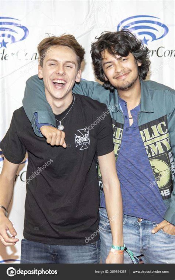 &lsquo;Cobra Kai&rsquo; Stars Jacob Bertrand and Xolo Maridue&ntilde;a Are IRL BFFs