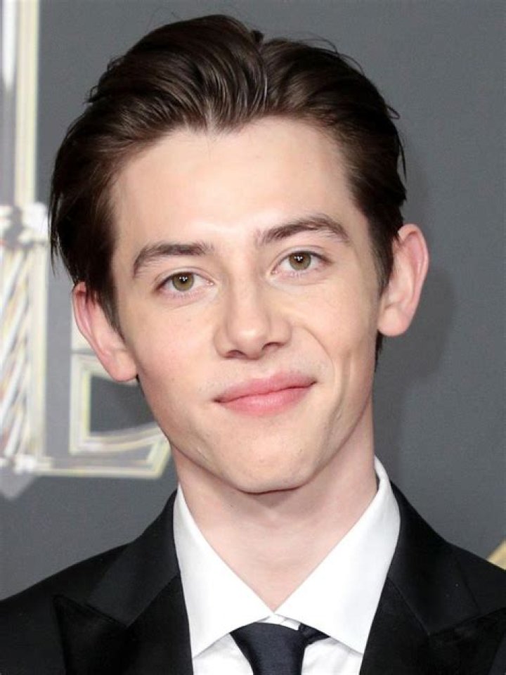 Meet Griffin Gluck 'Tall Girl' and 'Locke and Key' Actor J14