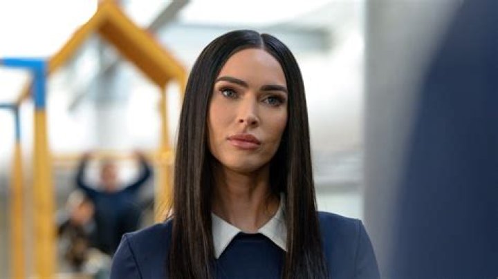 Megan Fox dévoile ses courbes dans une robe sensuelle aux Grammy Awards