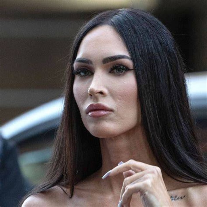 Megan Fox Hot New Mom Flaunts Her Famous Figure, Compares Lindsay