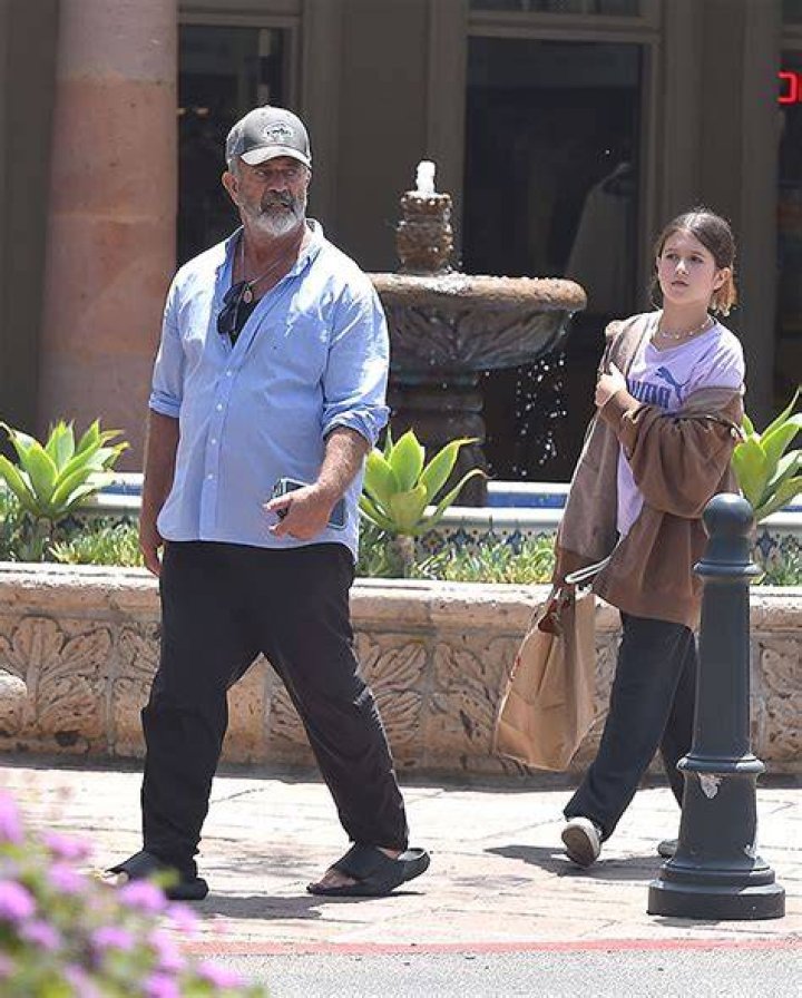 Mel Gibson Seen With Daughter Lucia Running Errands Photos Hollywood
