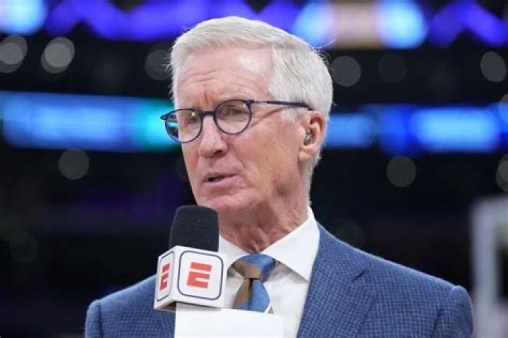 Mike Breen [Sports Commentator] Salary, Net Worth, Wife, Family, Now