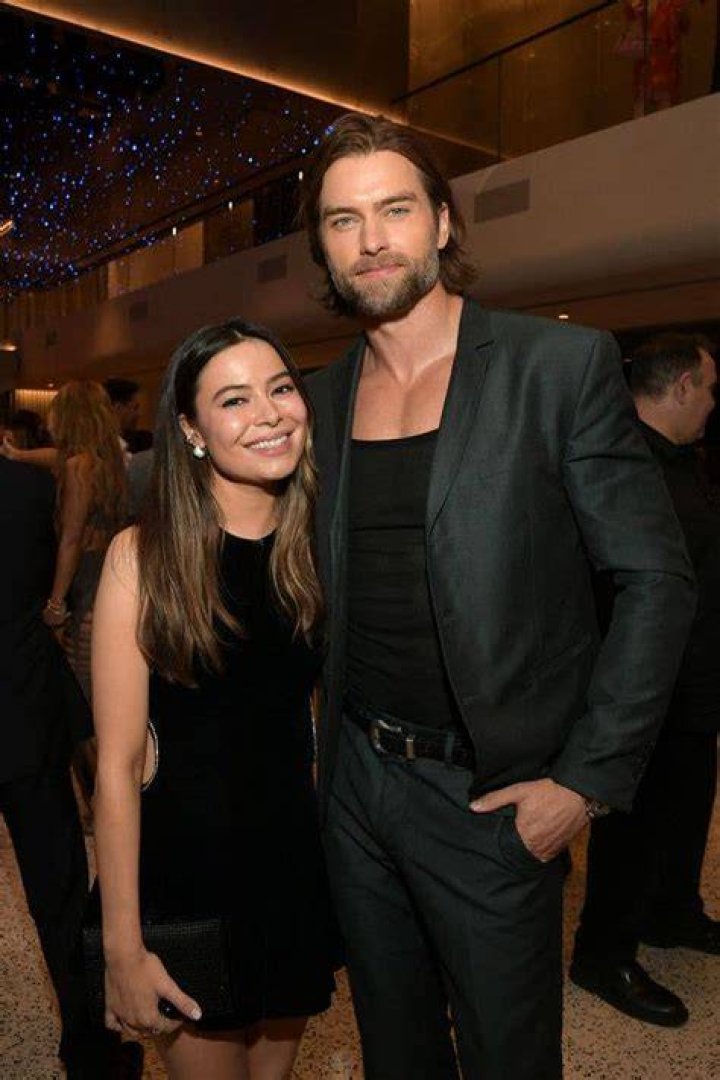 Miranda Cosgrove Husband Is She Married In 2023? Relationship