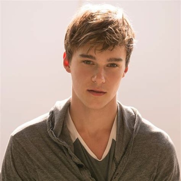 Mitchell Hope Bio, Age, Height, Career, Personal Life, Net Worth