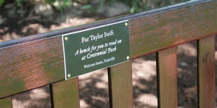 Nashville dedicates bench to Taylor Swift at Centennial Park