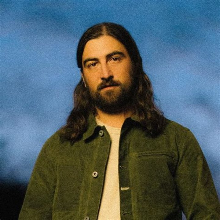 Noah Kahan albums, chansons, playlists &Agrave; &eacute;couter sur Deezer