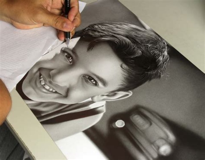 Os desenhos realistas de Franco Clun Sala7design
