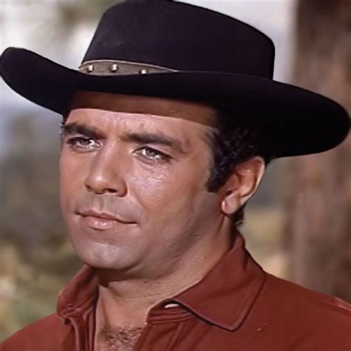 PERNELL ROBERTS IN THE TV WESTERN "BONANZA" 8X10 PUBLICITY PHOTO (AA301)