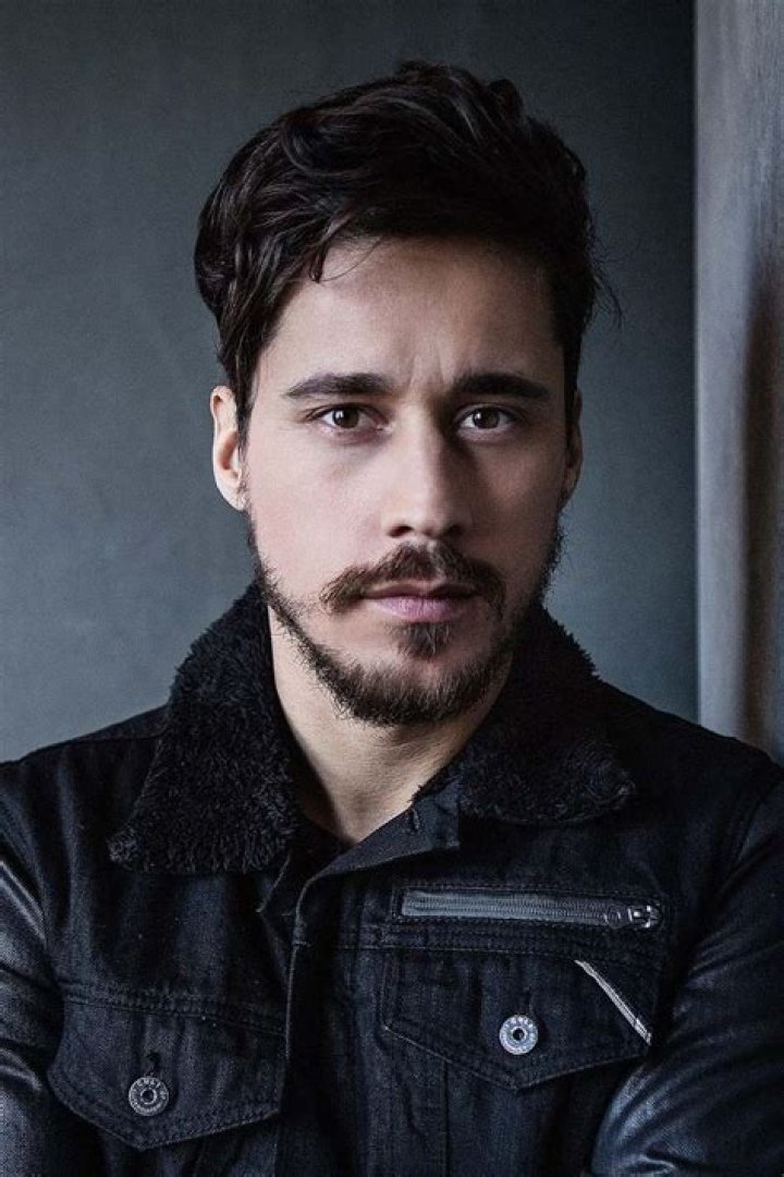 Peter Gadiot Wiki Biography, Wife, Married, Single, Family, Net Worth
