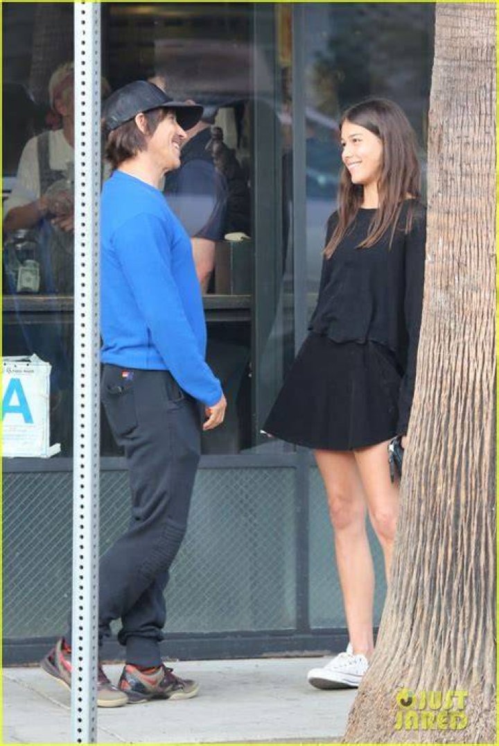 Photo anthony kiedis 20 year old girlfriend show off pda 19 Photo