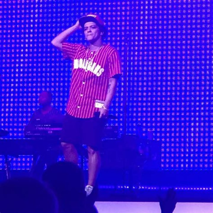 Pin by Jaqueline Rudris on fam&iacute;lia Bruno mars mother, Bruno mars