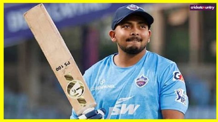 Prithvi Shaw Debuts Relationship with Nidhi Tapadia at IIFA 2023