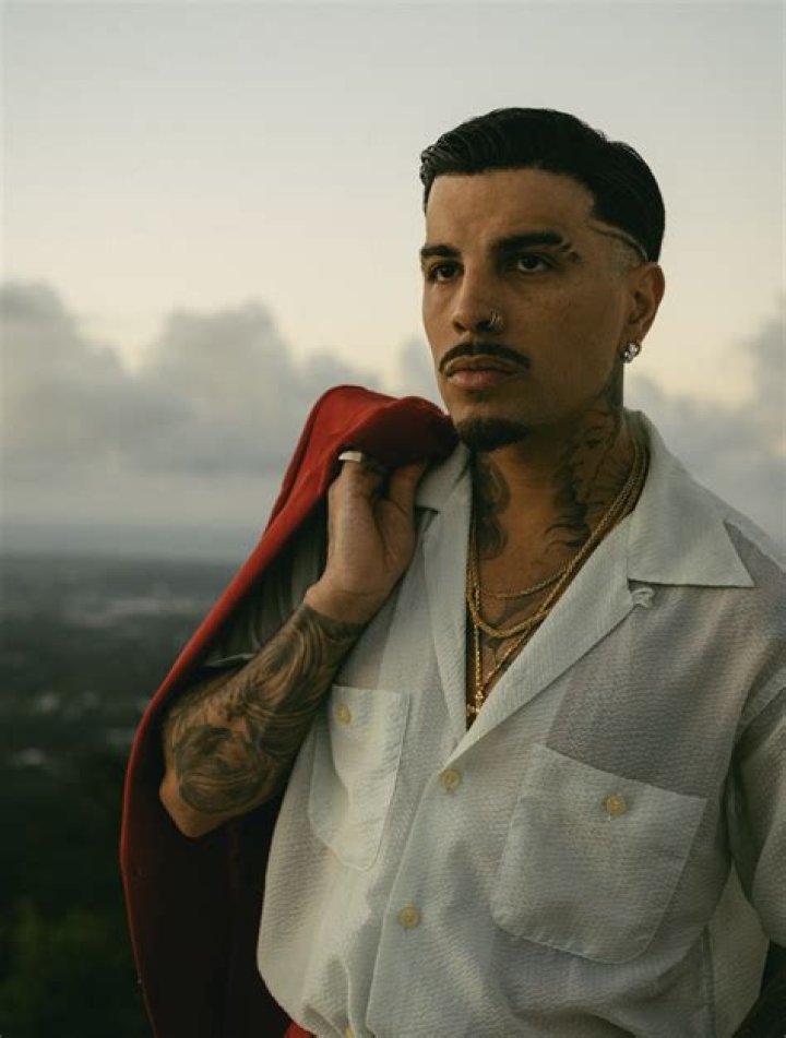 Rauw Alejandro Finally Drops &lsquo;Caprichoso&rsquo; Music Video & Fans Are Here