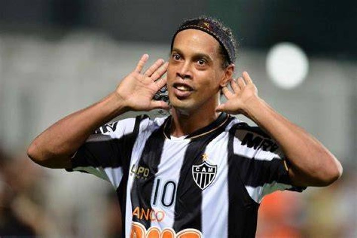 Ronaldinho Gaúcho queria ser parceiro de "inimigo" de Neymar