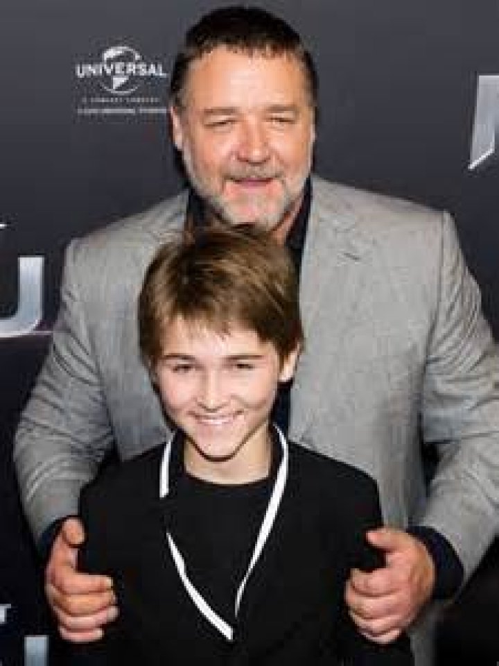 Russell Crowe&rsquo;s son Charles, 17, graduates high school as proud mum