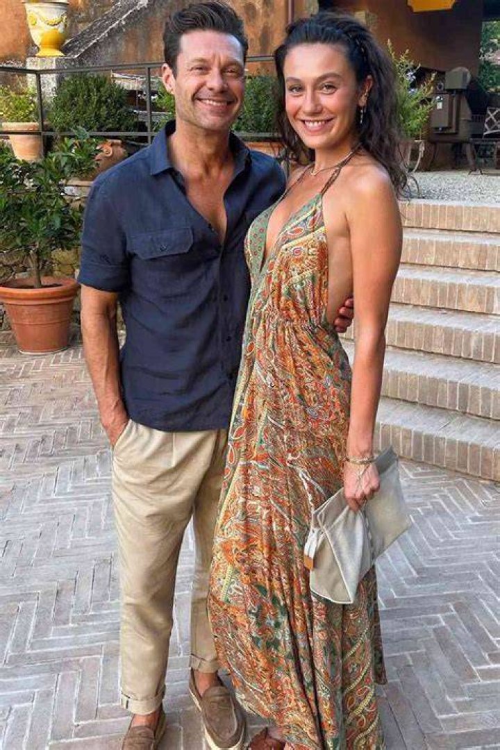 Ryan Seacrest’s girlfriend Aubrey Paige shows off her incredible