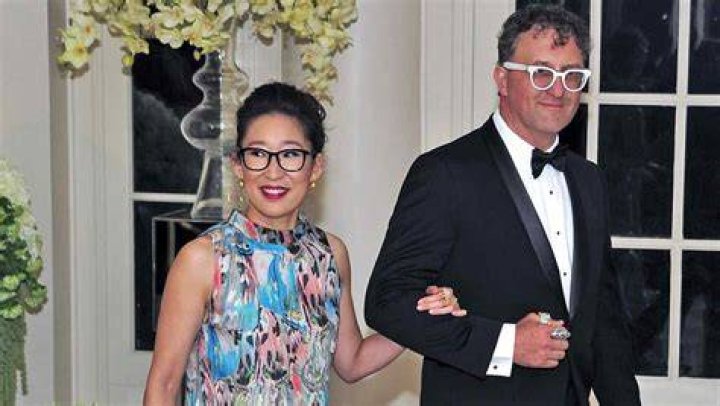 Sandra Oh & Boyfriend Lev Rukhin Grab Dinner in London Photo 4609584