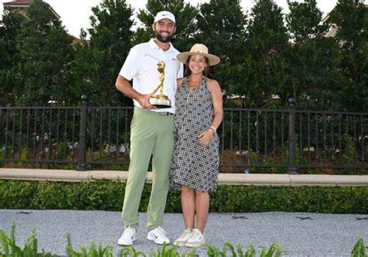 Scottie Scheffler Tells Pregnant Wife Meredith &lsquo;I&rsquo;m Coming Home&rsquo; After