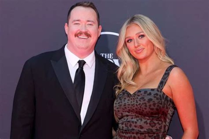 Shane Gillis Girlfriend FACTOFIT