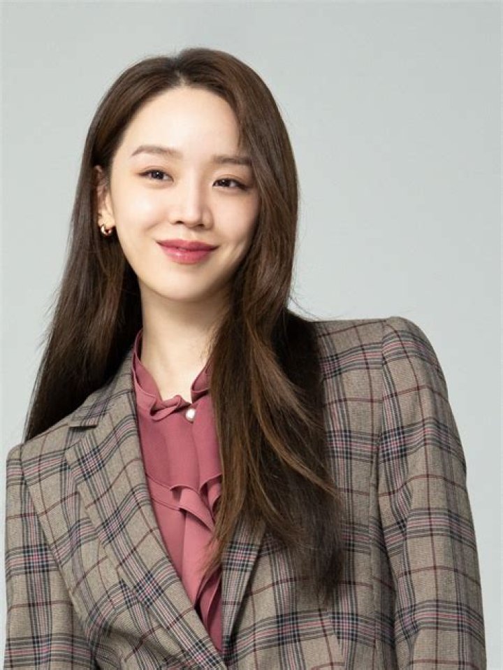 Shin Hyesun Bio, Wiki, Age, Height, Parents, Boyfriend, Mr. Queen