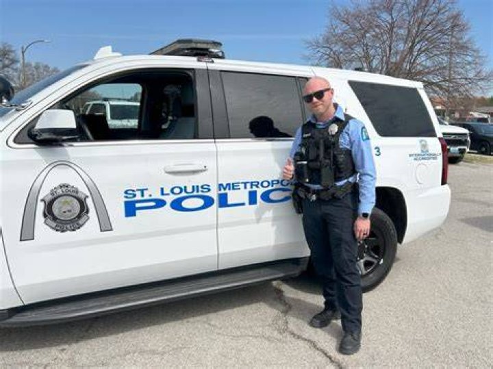 St. Louis police wound 14yearold who shot at them