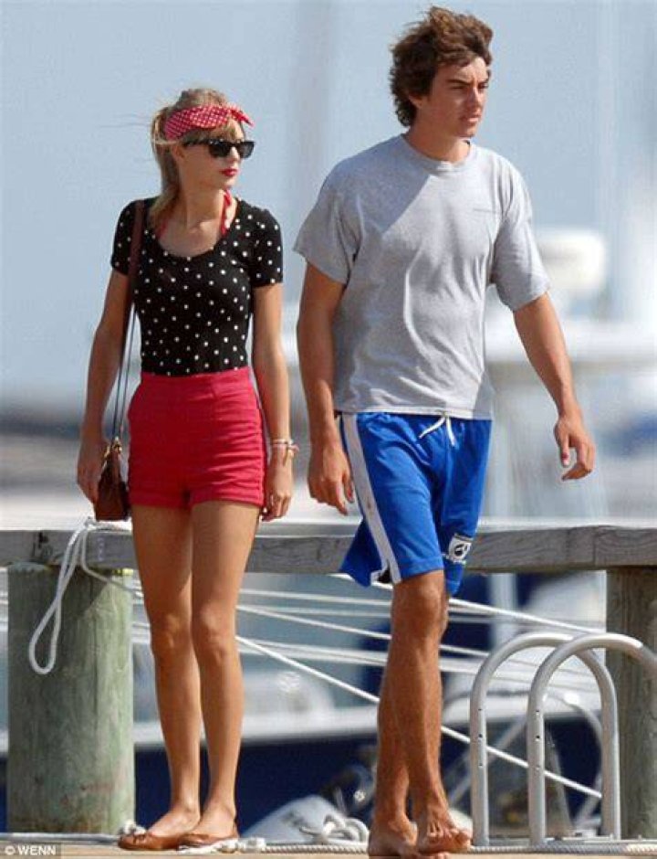 TAYLOR SWIFT and Conor Kennedy Share a Kiss in Massachusetts HawtCelebs