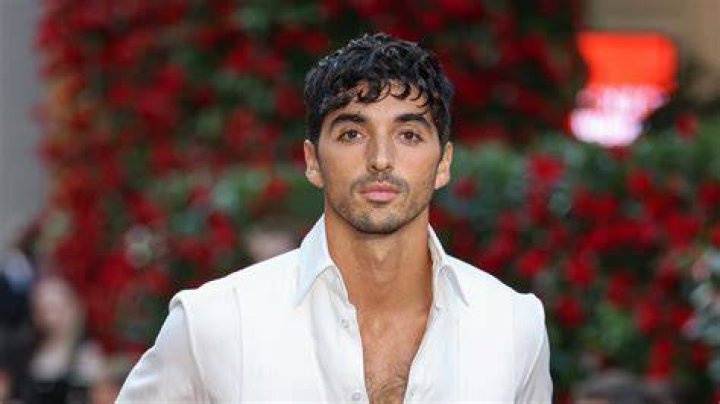 Taylor Zakhar Perez de Red, White & Royal Blue sinti&oacute; una presi&oacute;n