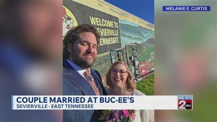 Tennessee couple gets married a record 109 times