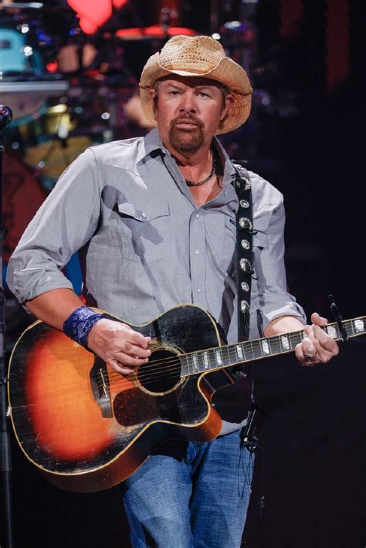 Toby Keith Gives Cancer Update at the PCCAs Red Carpet