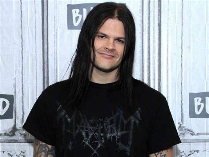 Travis Bacon (Singer) Age, Bio, Wiki, Height, Weight, Girlfriend, Net