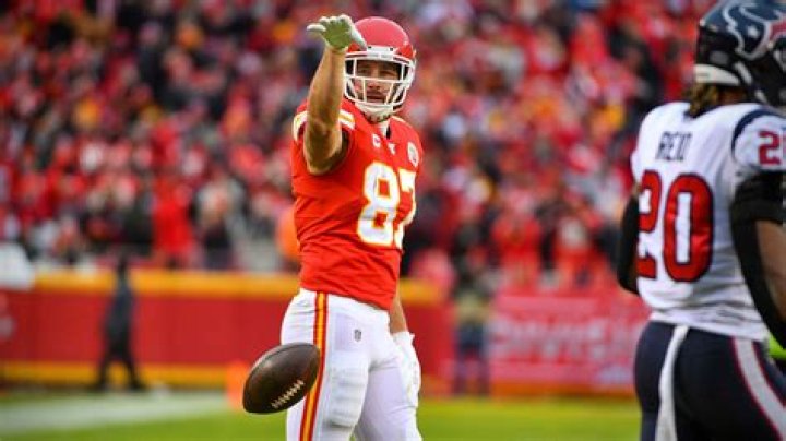 Travis Kelce had 8 catches for 140 yards as the Kansas city CHIEFS win