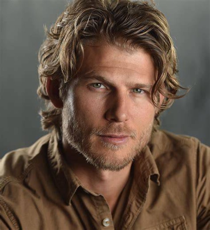 Travis Van Winkle Birthday, Real Name, Family, Age, Weight, Height