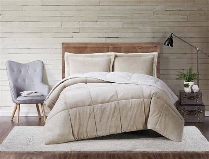 Truly Soft Cuddle Warmth Polyester Full/Queen Comforter Set in Tan