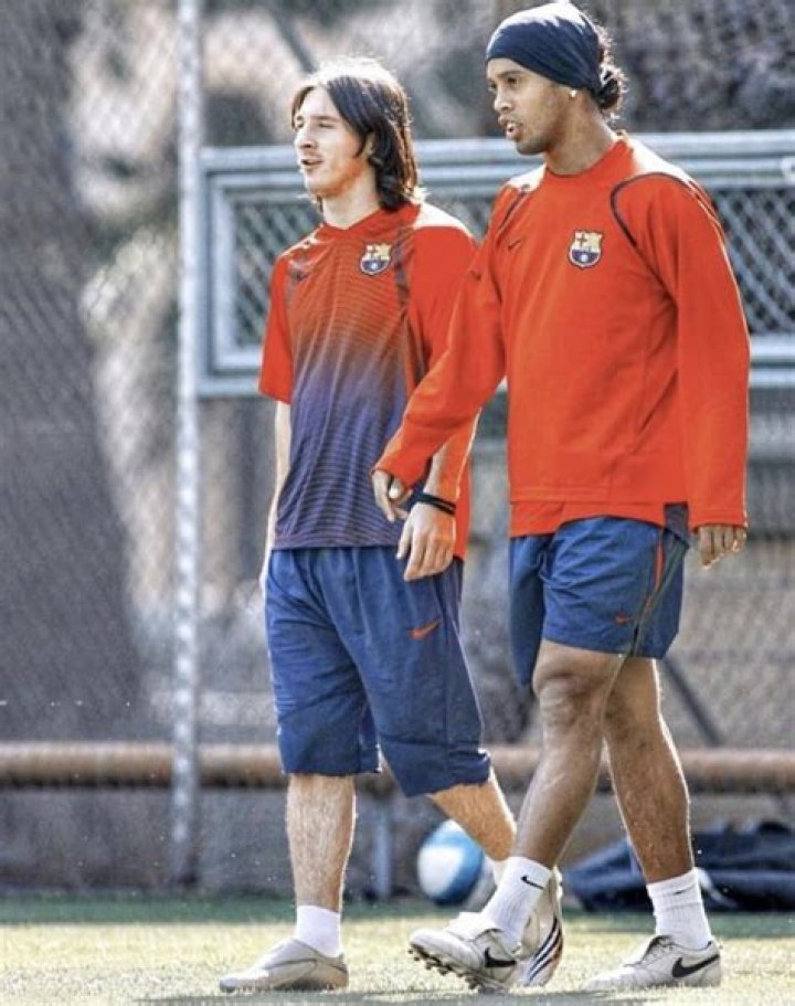 What is Ronaldinho Ga&uacute;cho Height? How tall is Ronaldinho Ga&uacute;cho