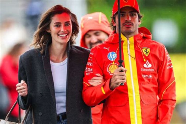 Who is Carlos Sainz girlfriend Isa Hernaez? exlplore their love life