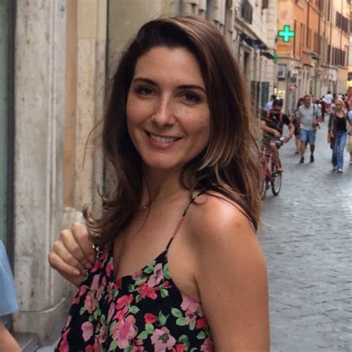 Writer Corinne Kingsbury Sets Up Comedy Projects At CBS & The CW