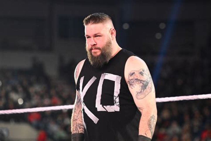 WWE Superstar Kevin Owens (Steen) and his adorable daughter Élodie