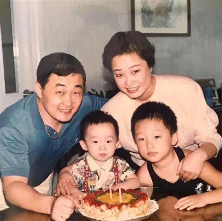 Yang Yang Parents Father Yang Jian And Mother Zhang Jiling