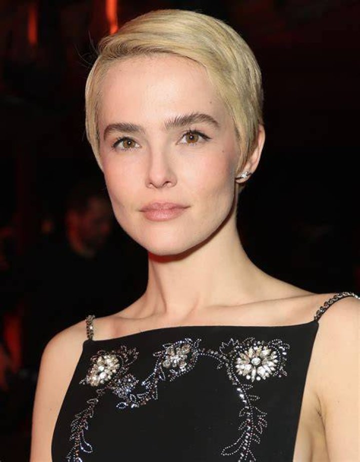 Zoey Deutch Debuts a Platinum Pixie Cut That She Helped Chop Herself